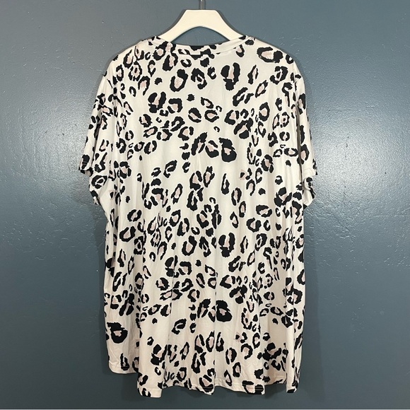 amaryllis Women’s Cream Leopard Print Short Sleeve Tee Size 2X - Picture 2 of 5